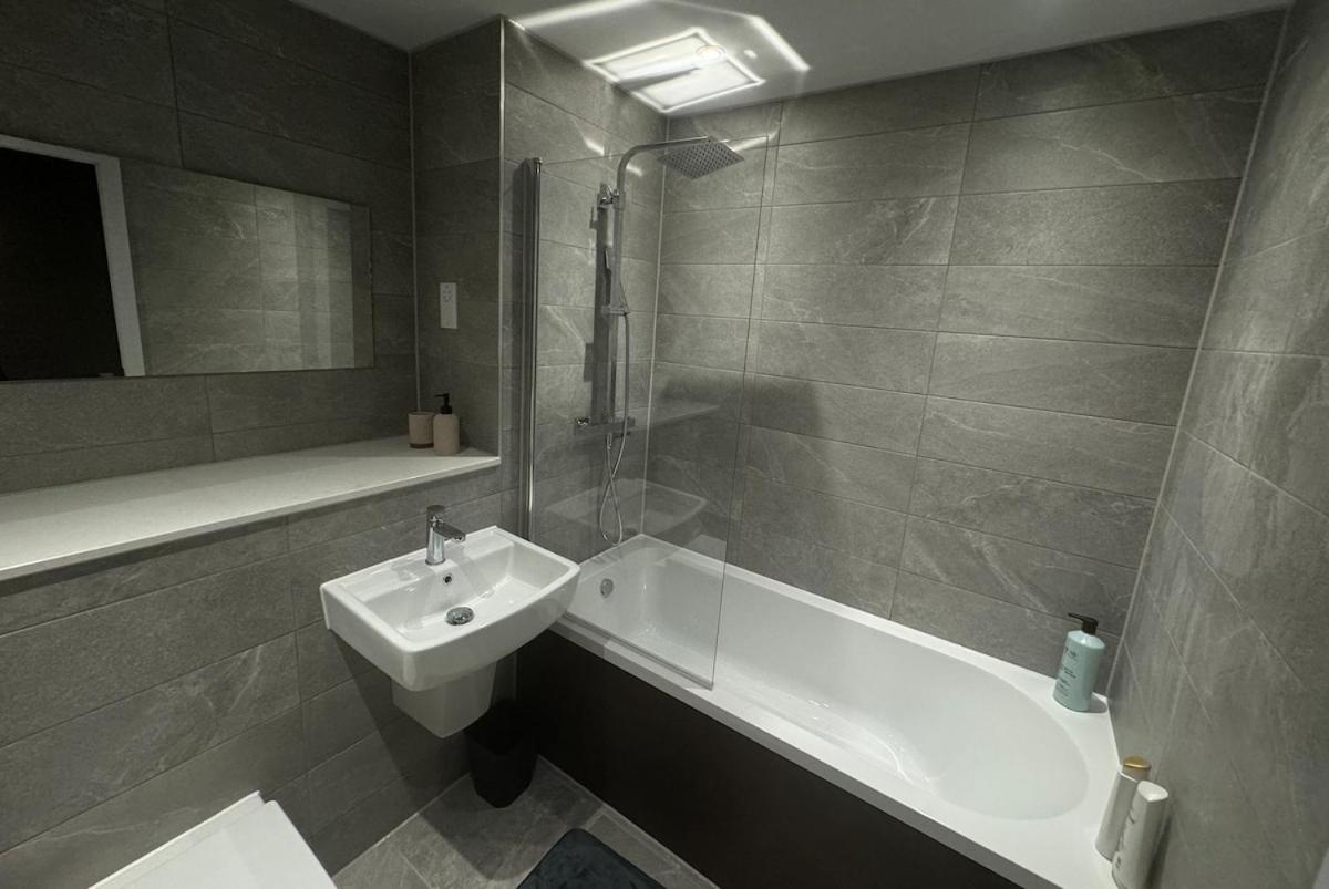 Modern 2-Bedroom Apartment In Heart Of Liverpool Eksteriør billede